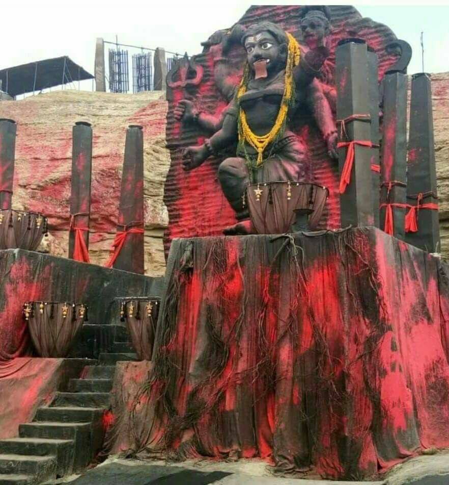 TweetsKannada's tweet photo. ರಾಕಿಂಗ್ ಸ್ಟಾರ್ ಯಶ್ ಅವರ ಬಹುನಿರೀಕ್ಷಿತ‌ #ಕೆಜಿಎಫ್‌‌ ಚಿತ್ರದ ಕೆಲವು ಚಿತ್ರಗಳು ನಿಮಗಾಗಿ...!!

ಕೆಜಿಎಫ್ ಚಿತ್ರದ ಟ್ರೈಲರ್ ಶೀಘ್ರದಲ್ಲೇ ಯೂಟ್ಯೂಬ್'ನಲ್ಲಿ ಹವಾ ಎಬ್ಬಿಸಲು ಅಣಿಯಾಗುತ್ತಿದೆ...!!

 #KGF #RockingStarYash #SrinidhiShetty #HombaleFilms #TrailerShortly https://t.co/kMEgUJSDBH