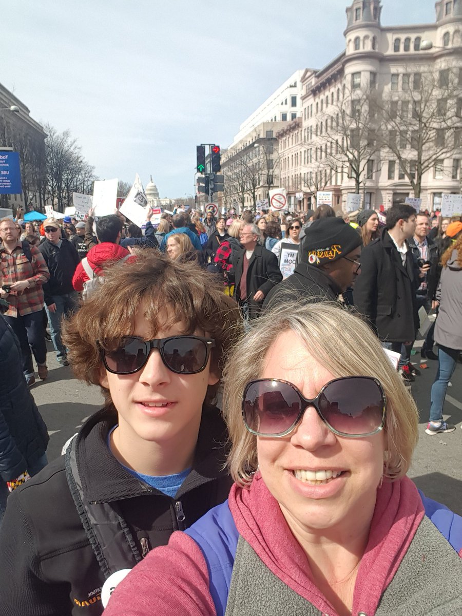 Lora Cheek tweet media