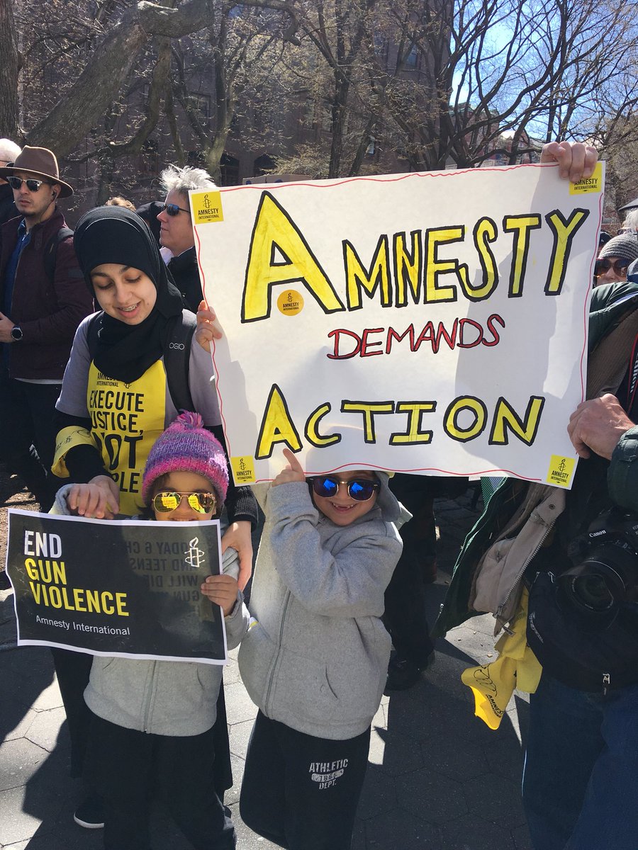 MariyaParodi's tweet photo. We gathered today at @amnestyusa to #MarchForOurLives - to  stand with all students, parents, co-workers, neighbors and loved ones who have been touched by gun violence in saying ‘no more’ - to fight for meaningful reform today and the day after. #MarchForOurLivesNYC https://t.co/ozEBPbjvZR