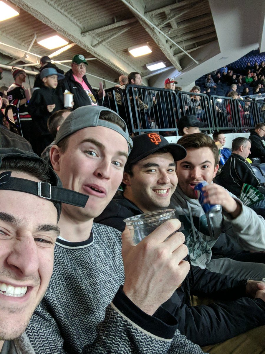 sam_wallace222's tweet photo. #GoMooseGo https://t.co/RlITlqfQQx