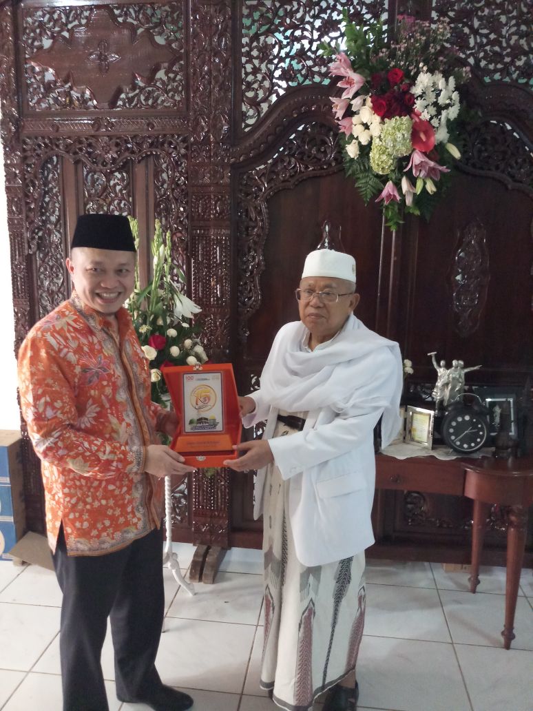 hasangaido's tweet photo. Indonesia sentral ekonomi syariah dunia.dukungan tokoh ulama ketum MUI..media RRI..pendidikan pesantren https://t.co/7wQpjQzvhR
