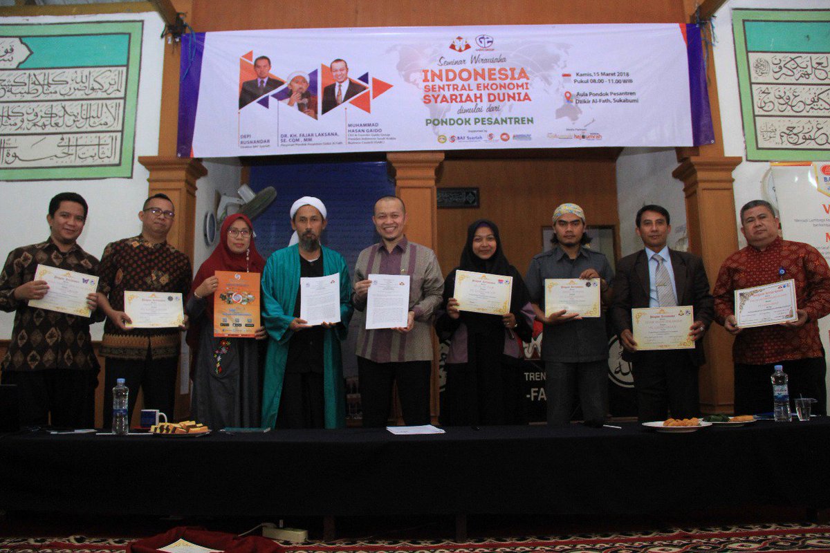 Indonesia sentral ekonomi syariah dunia.dukungan tokoh ulama ketum MUI..media RRI..pendidikan pesantren