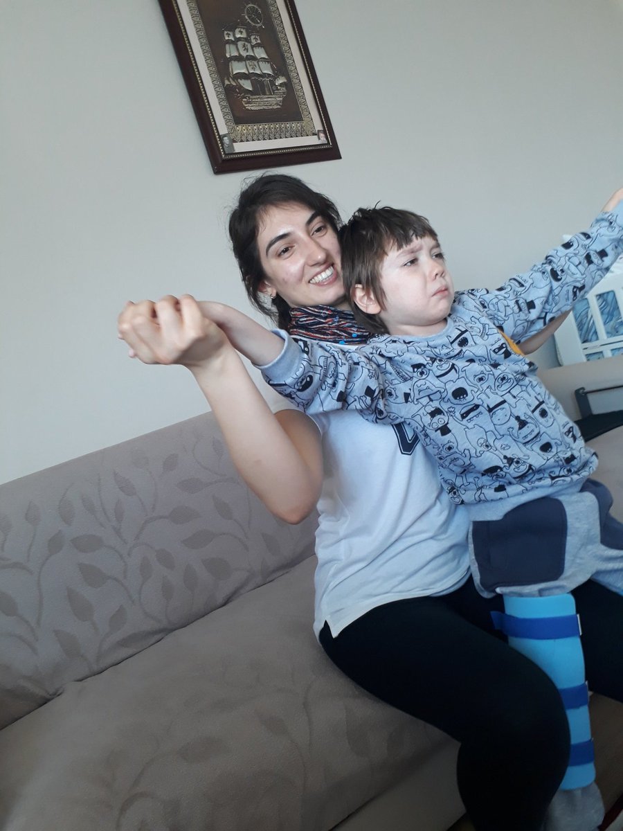 Evladım daha rahat nefes alıp versin diye fizik dersleri ve tedavi masrafları için sarma siparişi almam gerekiyor gören herkes paylaşımla desteklerse çok mutlu olurum 😔
