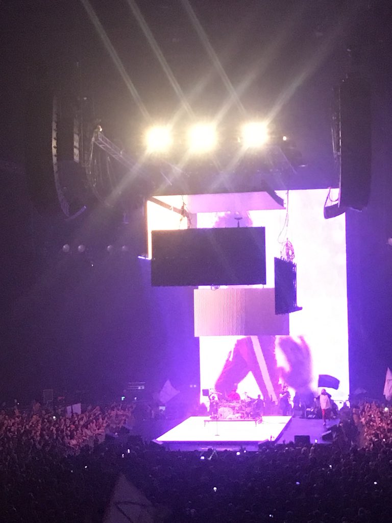 A bit disappointed in <a href="/30SECONDSTOMARS/">THIRTY SECONDS TO MARS</a> gig in manchester tonight! All I could see was body! Re think stage please!