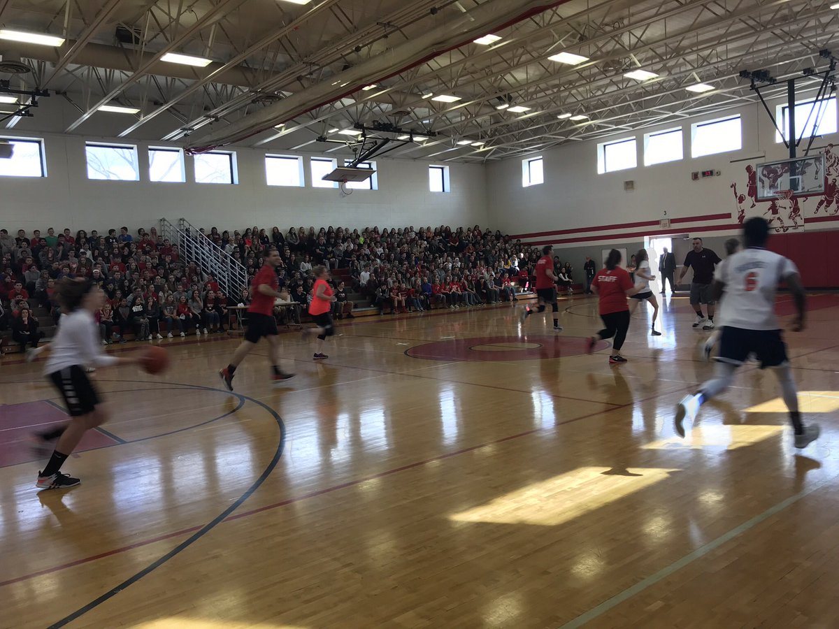SThomasMMS's tweet photo. MMS students raised over $600 and 400 canned food items for @UWLC and S’s and T’s had a fun time at our staff vs student game! Thank you all who helped SC with this event! #mms2017 @hfoessett https://t.co/9tG24ncWG9