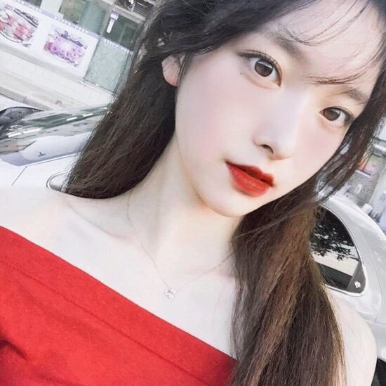 same_store's tweet image. #วันอาทิตย์สีแดง 💋 ครีเอทลุควันหยุดง่ายๆ ด้วยเสื้อยืดสีแดง ใส่คู่กับกางเกงยีนส์ จะขาสั้นขายาวก็ตามถนัดเลยจ้า แดดแรงๆแบบนี้หาหมวกสีขาวสักใบมาใส่ แล้วคอมพลีทลุคนี้ด้วย #ลิปสติก สีแดง รับรองว่าเริ่ด! 

——-

ลิปสติก Same ทาได้ทั้งตา แก้มและปาก
ราคา 359 บาท ส่งฟรีจ้า สั่งใน DM ได้เลย