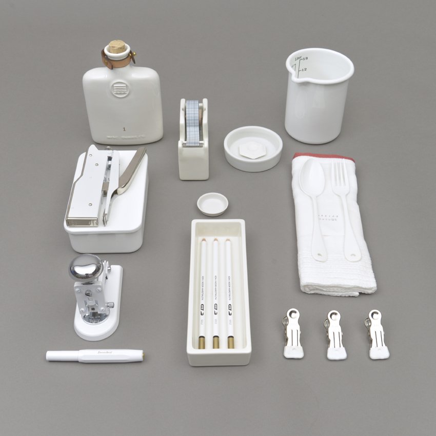 Nützliches für den Schreibtisch, Werkstatt und Küche.

#stationary #papeterieartikel #Klammern #Litermass #Klebebandabroller #Bostitch  #Hefter #Handtuch #Aufbewahrungsboxen