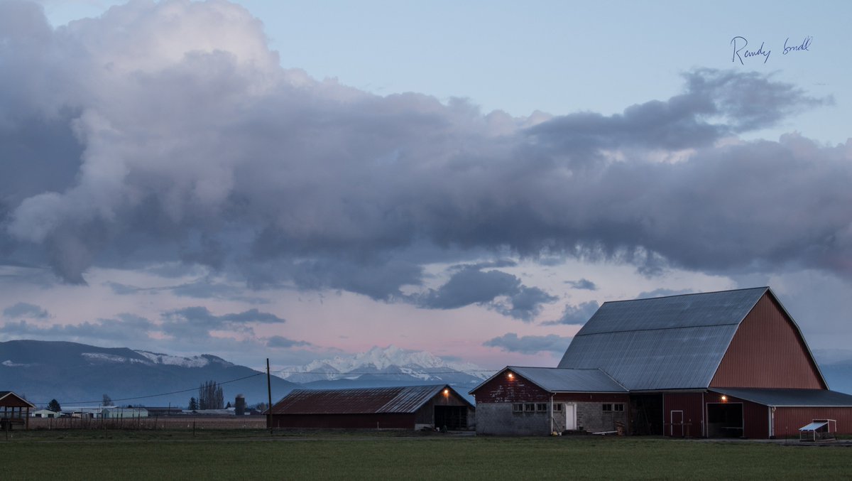 RandySmall's tweet photo. Today's farm views from #Lynden, WA! #komoloz @ScottSKOMO @MorganKIRO7 @komonews @KIRO7Seattle @KING5Seattle @Q13FOX @bhamweatherBham @ourLynden @ShannonODKOMO @Rhonda_A_Lee @KellyFranson @katieboerTV https://t.co/CyzsABb38X