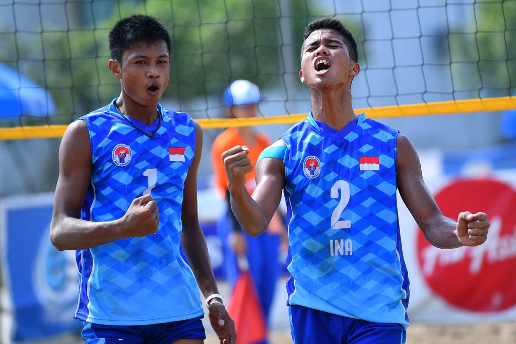 Indonesians Danang/Bintang b Pakistan’s Zarnab/Afaq 21-17 21-17 to set up men’s final showdown Sunday afternoon with hosts Thailand in Asian U19 BV C’ships in Nakhon Pathom.#beachvolleyball#volleyball