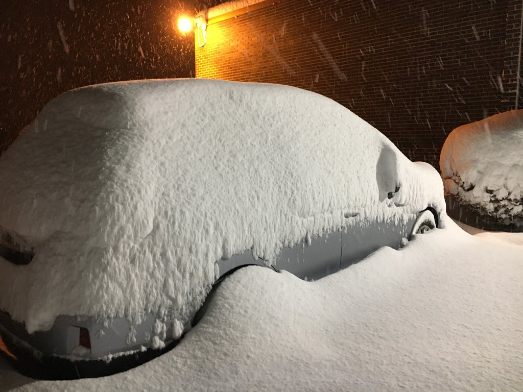 crhwx's tweet photo. Final total in Bluefield, WV: 17 inches, as of an hour ago. Still coming down. Guessing 18 inches at WVVA. Unbelievable. My car is in there somewhere https://t.co/BGIIps9naC