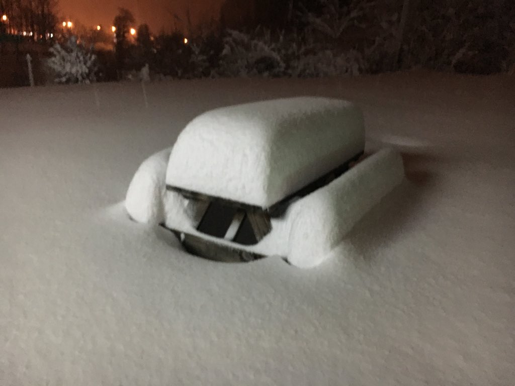 crhwx's tweet photo. Final total in Bluefield, WV: 17 inches, as of an hour ago. Still coming down. Guessing 18 inches at WVVA. Unbelievable. My car is in there somewhere https://t.co/BGIIps9naC