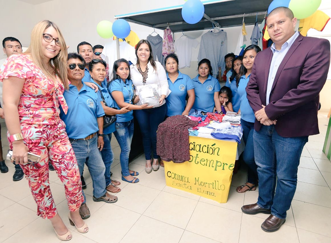 marialevicuna's tweet photo. Durante el diálogo que mantuve con pequeños productores y representantes del sector privado en la Comuna San Pablo de Santa Elena, reiteré con firmeza mi apoyo para que la Economía Popular y Solidaria esté en el sitial que merece.

¡Vamos juntos hacia un desarrollo real! https://t.co/X26fkuV7nV