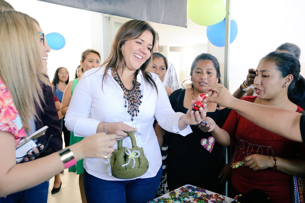 marialevicuna's tweet photo. Durante el diálogo que mantuve con pequeños productores y representantes del sector privado en la Comuna San Pablo de Santa Elena, reiteré con firmeza mi apoyo para que la Economía Popular y Solidaria esté en el sitial que merece.

¡Vamos juntos hacia un desarrollo real! https://t.co/X26fkuV7nV