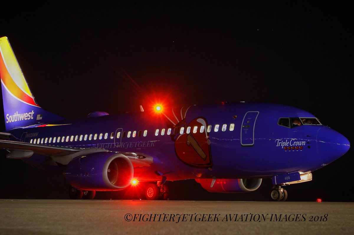 fighterjetgeek's tweet image. Southwest Airlines #TripleCrown captured #UnderTheLights just before turning out for departure from #KOKC.  #SWA #SWAPic #SWAPics #FighterJetGeek