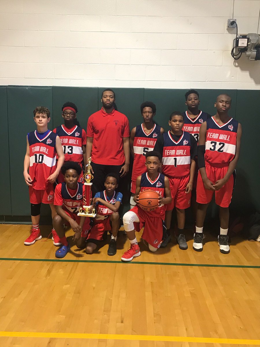 marybrown0416's tweet photo. After 12 hours I guess it’s worth it!! #1 #Champs #13u #12u #Deshawn #13 #Devaughn #2 #TeamWall #Grassroots #WallWay @TeamWallGR @dlb4109 @JohnWall https://t.co/rM1It4xwZG