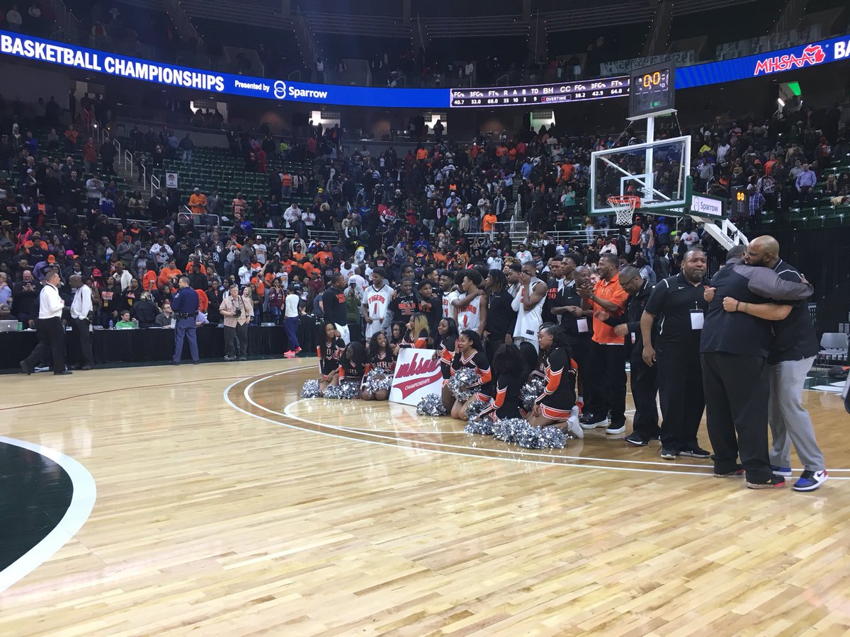 mattrandall_'s tweet photo. CARLOS JOHNSON WINS IT.

The sophomore hits a 3 to give Benton Harbor the 65-64 win in OT. BH wins its first state title since 1965.

See the shot tonight, and hear from the Tigers on @ABC57News! https://t.co/zF2bqNrdqR