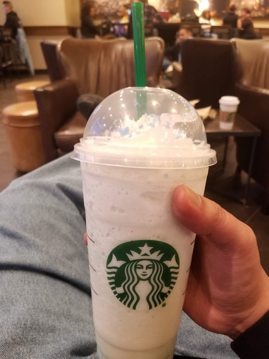 AJRod_26's tweet photo. Because on this cold saturday evening I had to taste this popular drink for a limited time only and it's really guuuuuuuuuud!!! ๐คค๐คค๐คค๐คค๐คค #Starbucks #TheCrystalBallFrappuccino #ItsDelish #ItsGuuuuuuuuuuuud #Comfy #ColdChillSaturday https://t.co/tcZjTOD7Ve