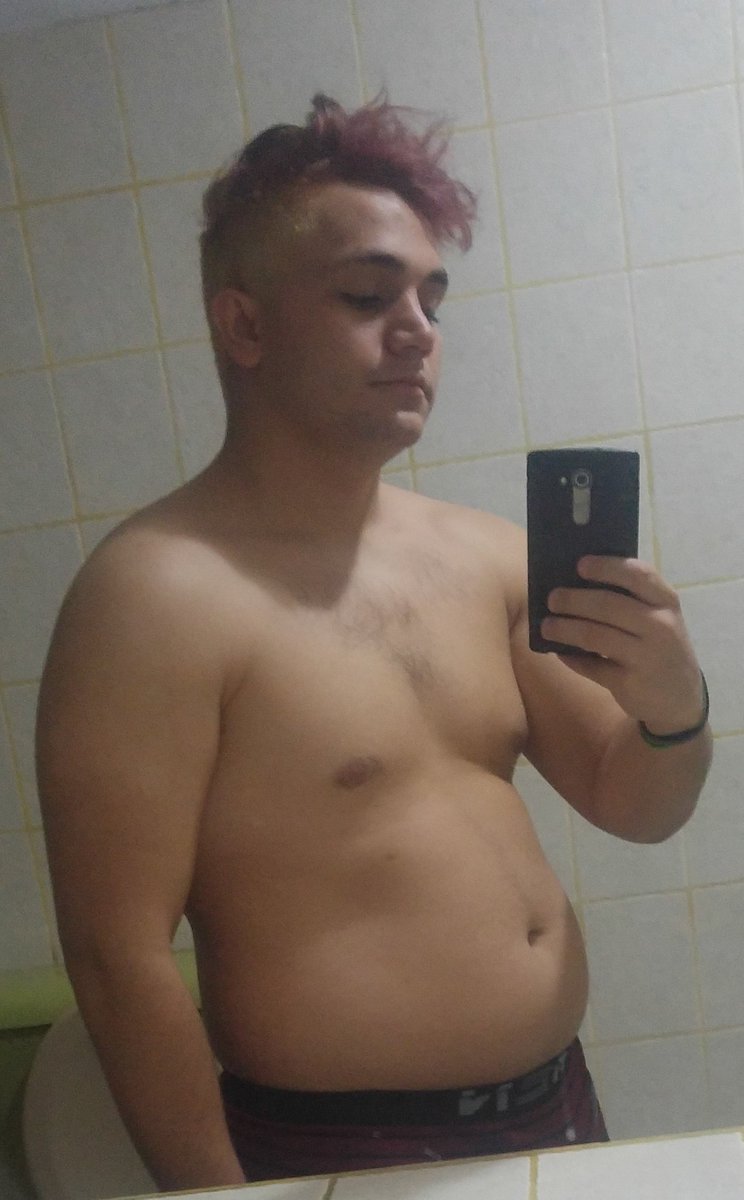 _lautayanzon's tweet photo. "Mira que es difícil", "te vas a cagar de hambre", "seguro te dura un mes la dieta" https://t.co/w2af7iJ67e
