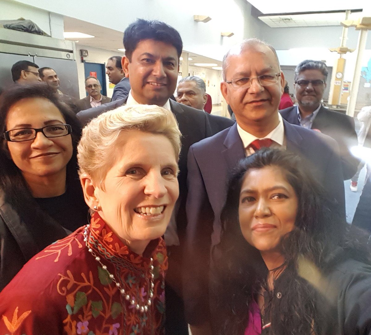 snajmi23's tweet photo. Celebrating Pakistan Republic Day with Premier @Kathleen_Wynne , MPP @ShafiqQaadriMPP , MPP @mazharshafiq , MPP @imranmian and Team #ImranNow https://t.co/UikaOMWeDb
