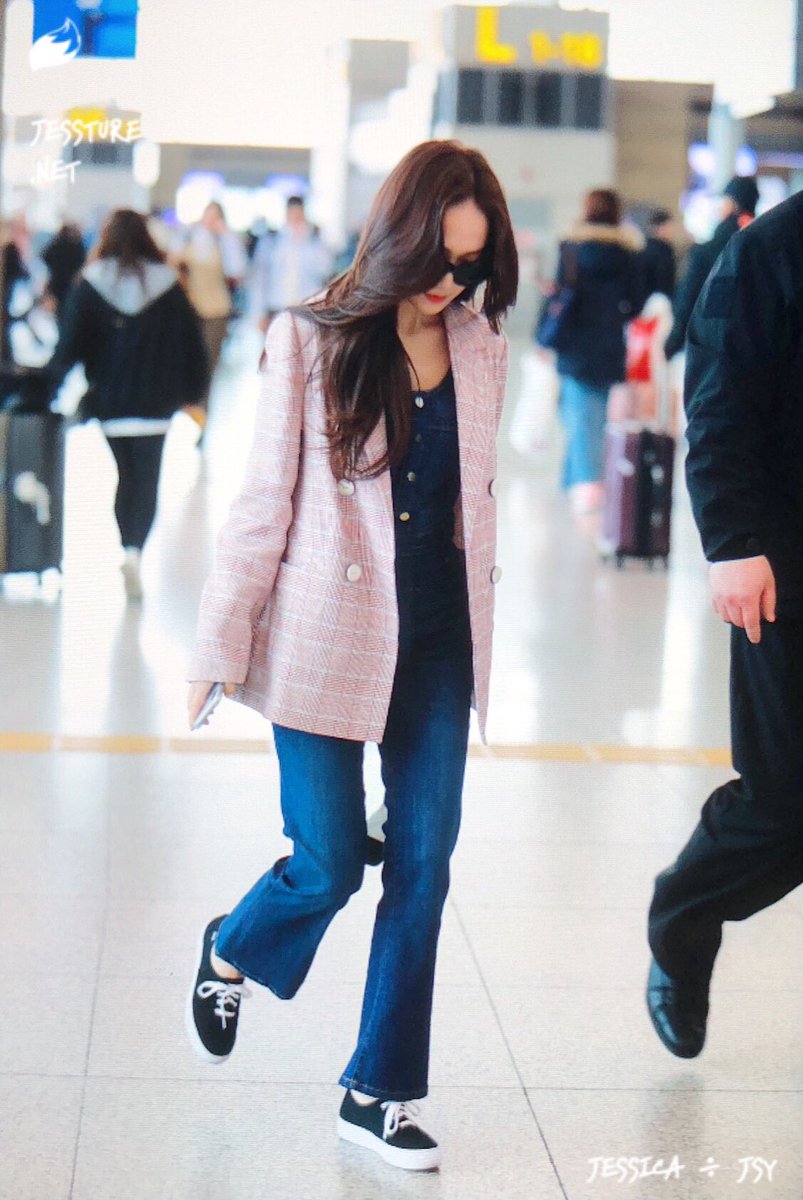 jessture_net's tweet photo. 180325 공항 프리뷰 #jessica #제시카 https://t.co/eHIujAv3i9