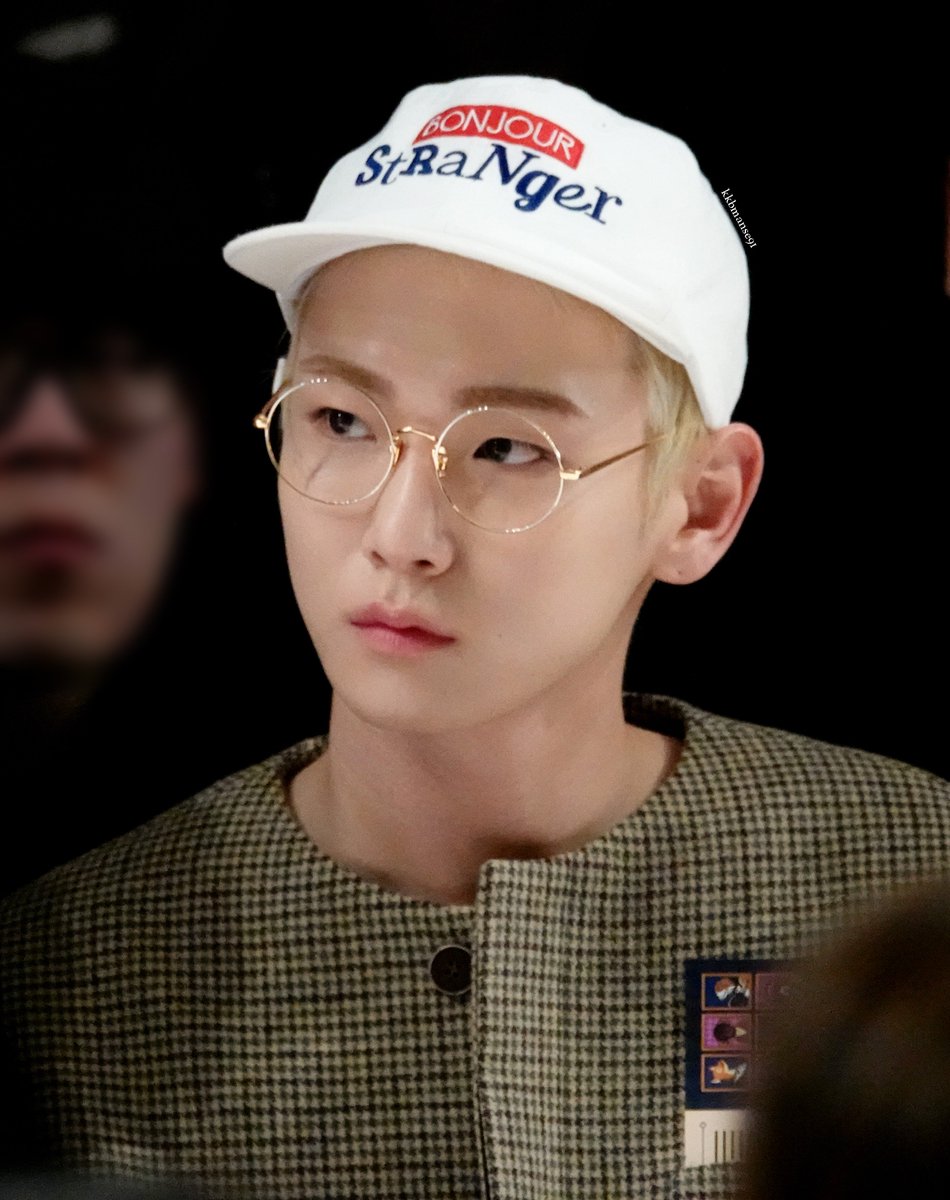 kkbmanse91's tweet photo. 진지하게 보는중 'ㅅ' https://t.co/cSkoTVscXE