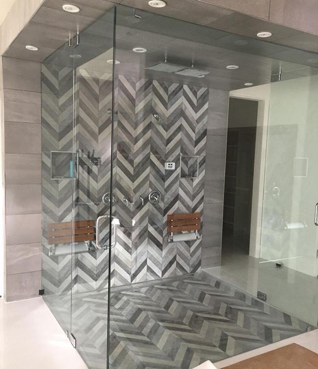 onesourceint's tweet image. Two 👍👍 for this gorgeous floor to ceiling tile treatment using one of our featured brands: Emser Tile 

#repost Play with the angles a chevron pattern creates by carrying tile from the shower floor to the wall. 📷: @emsertile