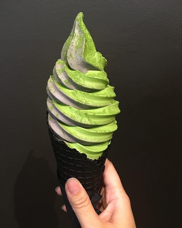 hello_matcha's tweet photo. Black sesame and matcha softserve 💚 .
📷 @omnomnommies_ .
Indulge in your own Premium Matcha today. Visit link in our bio to learn more! 🍵 🙏
.
.
.
.
#hellomatcha #matcha #抹茶 #zen #tea #teatime #healthyliving #superfood #instafood #foodstagram #foo… https://t.co/LiomzeQMrz https://t.co/FHiTTbhwuk