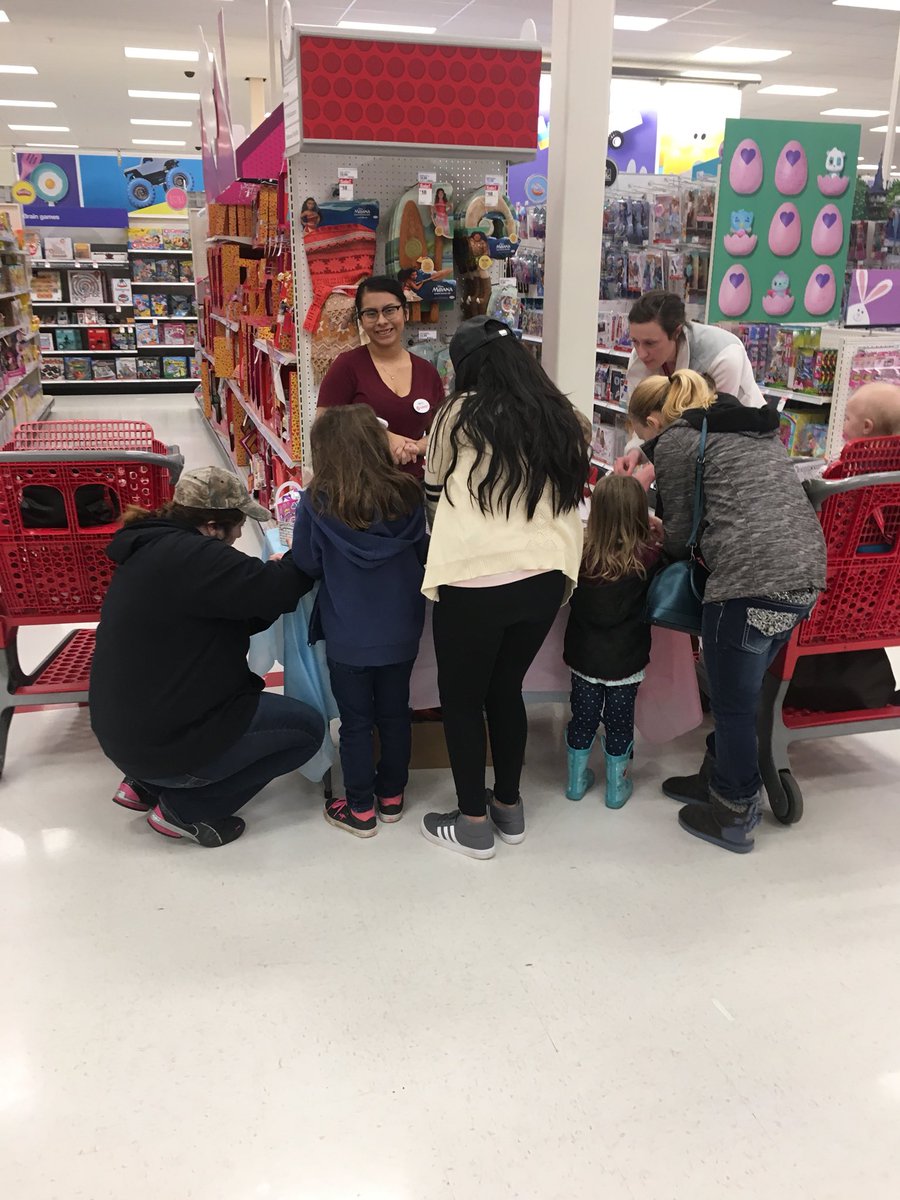 #hatchattarget was such a hit today even the team members wanted to join in on the fun! Nice job to the 2779 team for driving great guest experience!