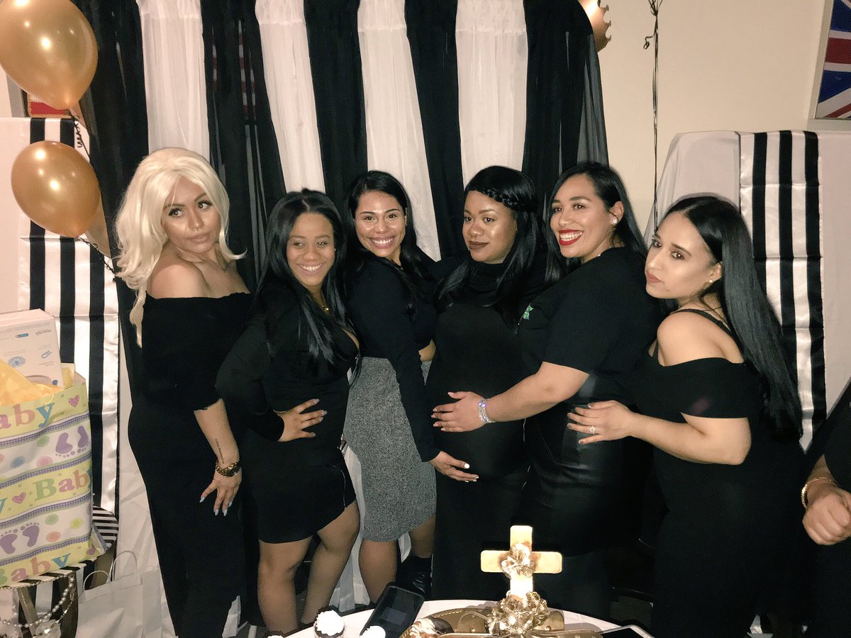 yllyhipster's tweet photo. But i love my babies aunties tho 😍😍💯🙌🏾😘 https://t.co/f2xJ8DvZv1
