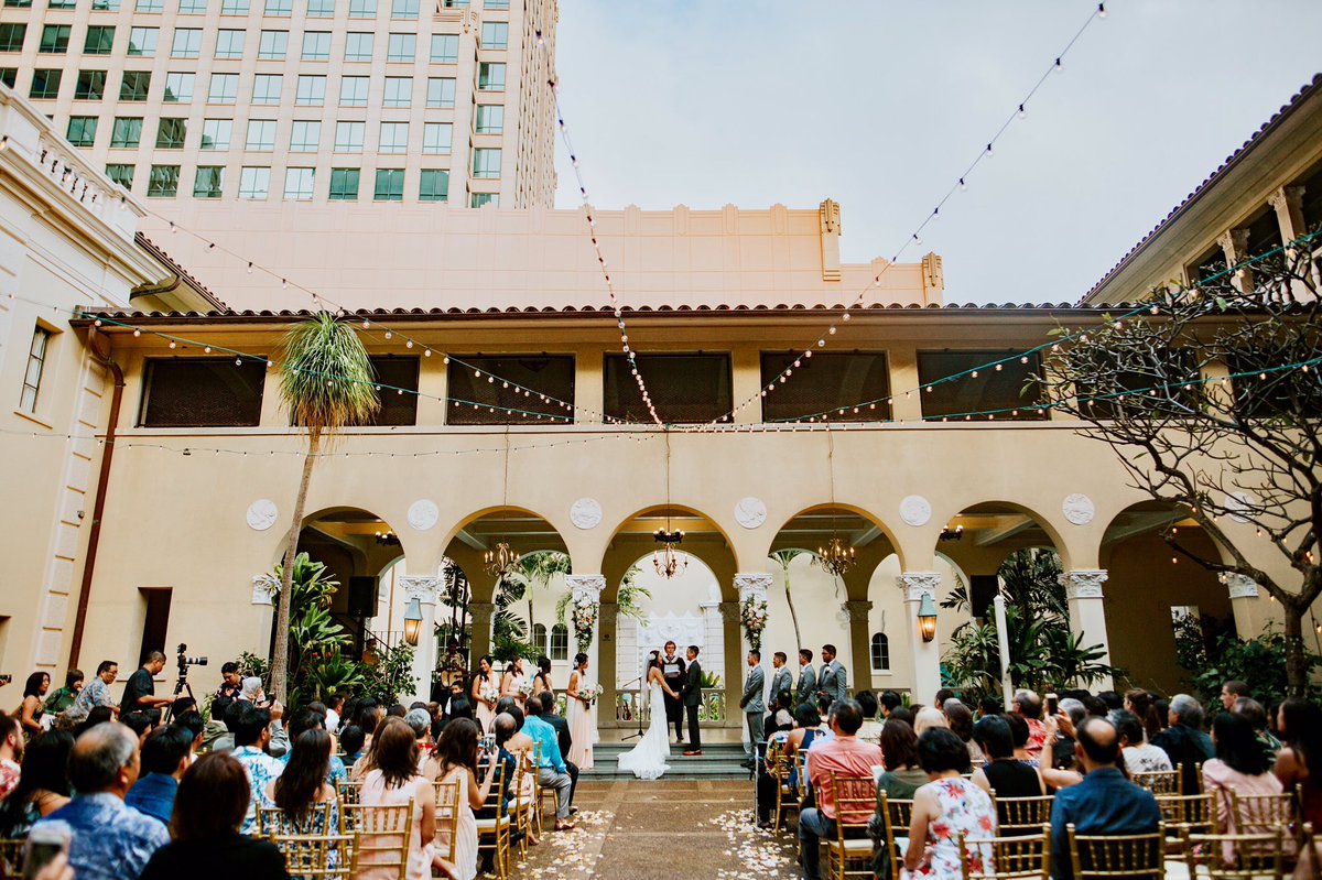 The sun ☀️came out for the bride and groom 👰🏻🤵🏻💍 <a href="/CafeJuliaHawaii/">CafeJulia @ YWCA</a> ! 

#weddings #lovebirds #hawaii #perfect #lethawaiihappen #kitocreative