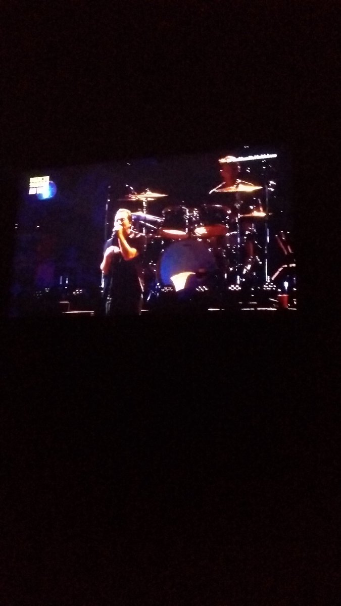 leticiaev01's tweet image. Eddie: a
Eu: lindíssimo falou tudo
#pearljamnomultishow
