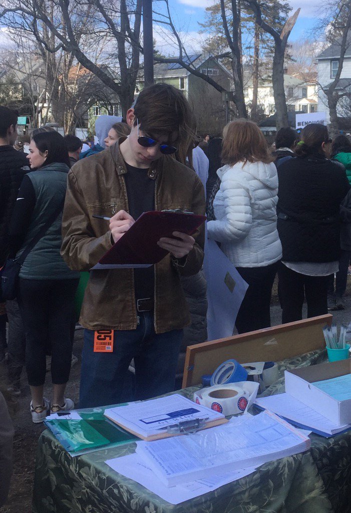 MamaroneckDems's tweet photo. Voter registration at #MarchForOurLives https://t.co/eT2A6HenPP