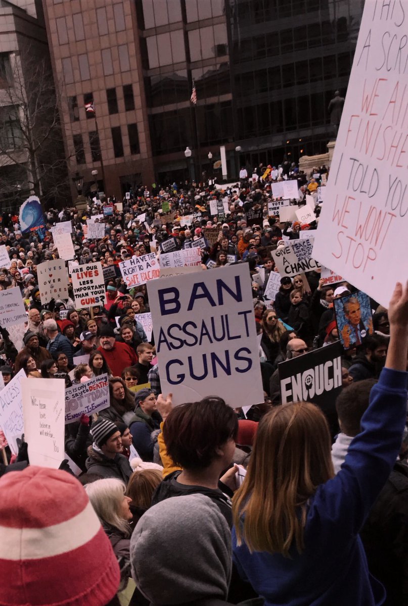 taroryga's tweet image. here’s the tea ladies: there are 1,682,031 students in ohio. one of our senators, rob portman, has received $3,061,941 from the nra. $3,061,941÷1,682,031 students = $1.82. the person representing us in congress prices our lives at $1.82. #MarchForOurLives