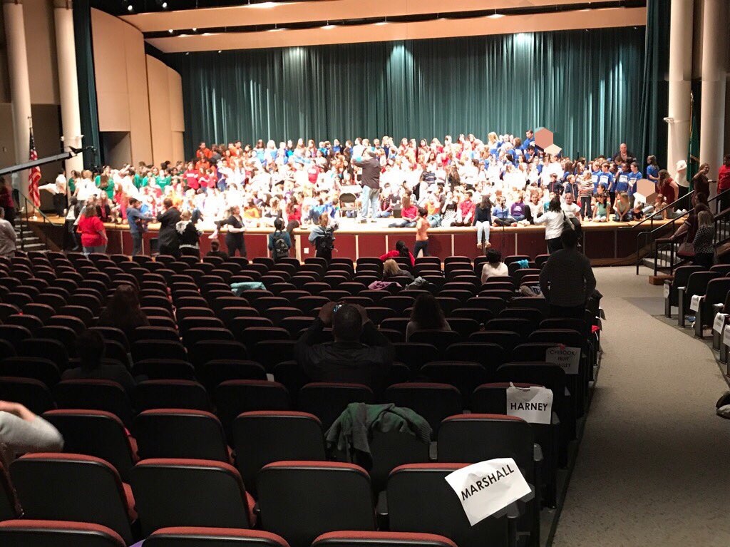 Traci0417's tweet photo. 15 elementary schools represented at VPS Choir Festival today! Hundreds of kids, packed house, full heart! #VPSamazing https://t.co/ubd4xbz2ay