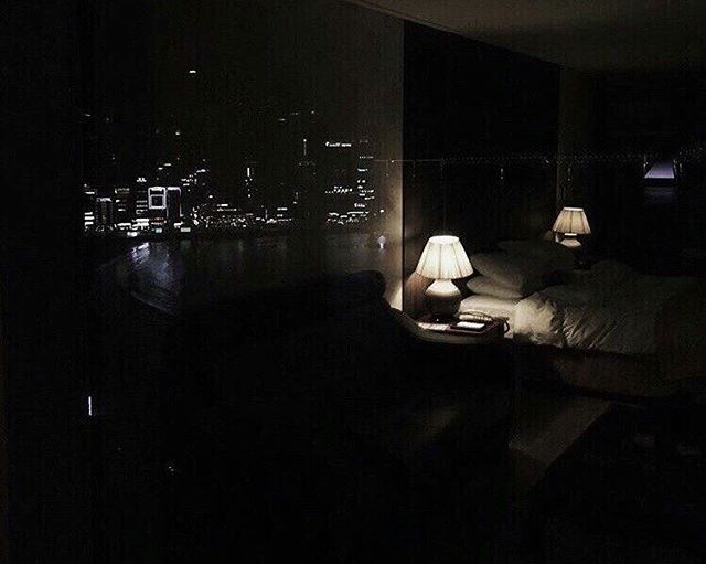 WaveAnthony's tweet photo. When you don't have a nice view so you make one ✨#projectionmapping 📷: @wave.anthony https://t.co/aCKuPRxj6S