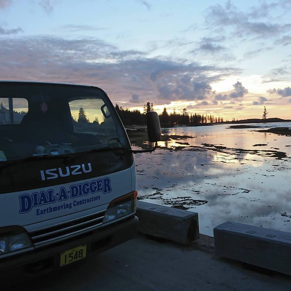 norfolk_island1's tweet image. Need a truck &amp;amp; a few sets of hands for a small or large project? Ring Caine at Dial-A-Digger ow.ly/PcpJ30hLoBB  #NorfolkIsland #DialADigger