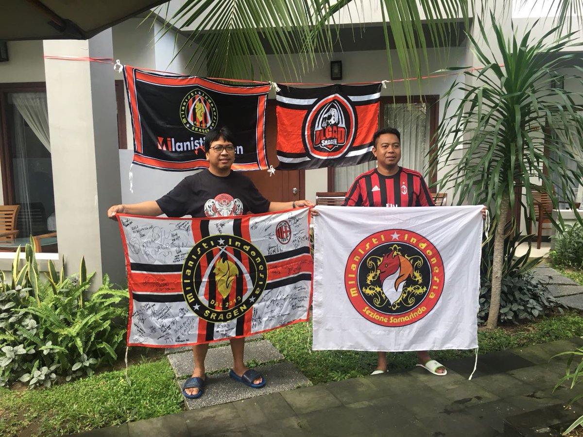 Founders Milanisti Sragen <a href="/UlgadSragen/">ULGAD☆SRAGEN™</a> foto bersama dengan Tuan Rumah #GathnasMI2020 bubuhan <a href="/MI_SezSamarinda/">Milanisti Samarinda</a>
#FORZAMILAN
#weareacmilan 
#milan15me 
#MilanistiIndonesia 
#ga7hnasMI 
#GA7HNASMI2018