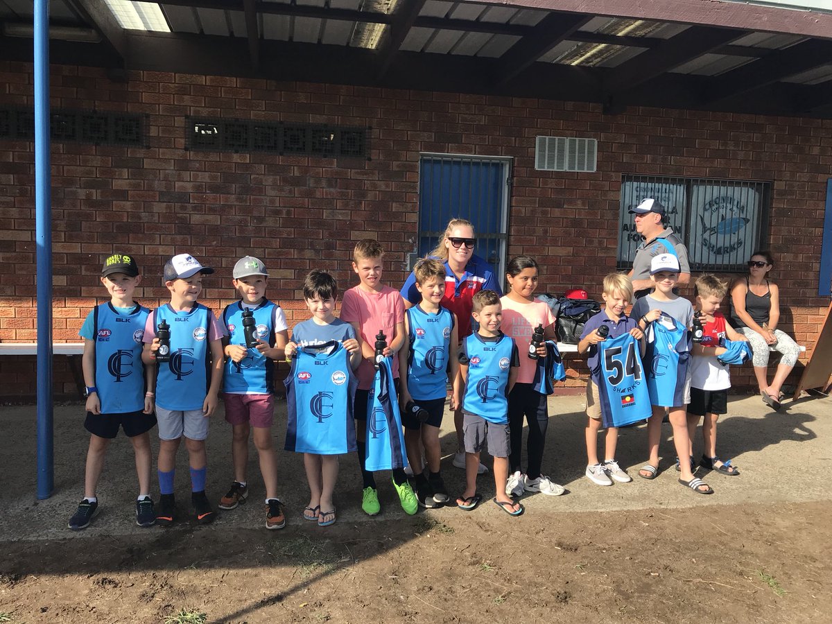 JafcSharks's tweet photo. Welcome to our gorgeous @AFLAuskick kids 💙🖤 U5s to U8s all ready and raring to go for season 2018! #auskick #csjafc #gosharks 🦈 https://t.co/R48uFYuw0Q