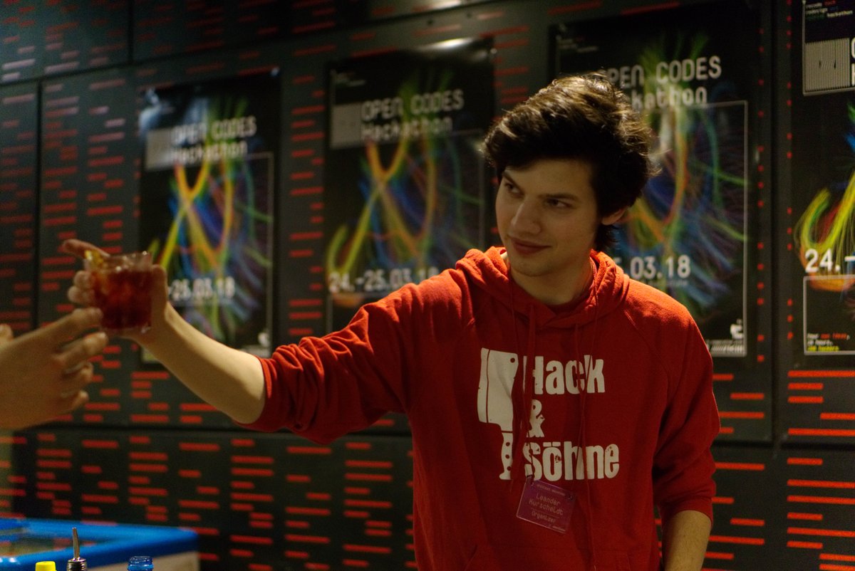 hackundsoehne's tweet image. Serving cocktails #rethinkhackathon