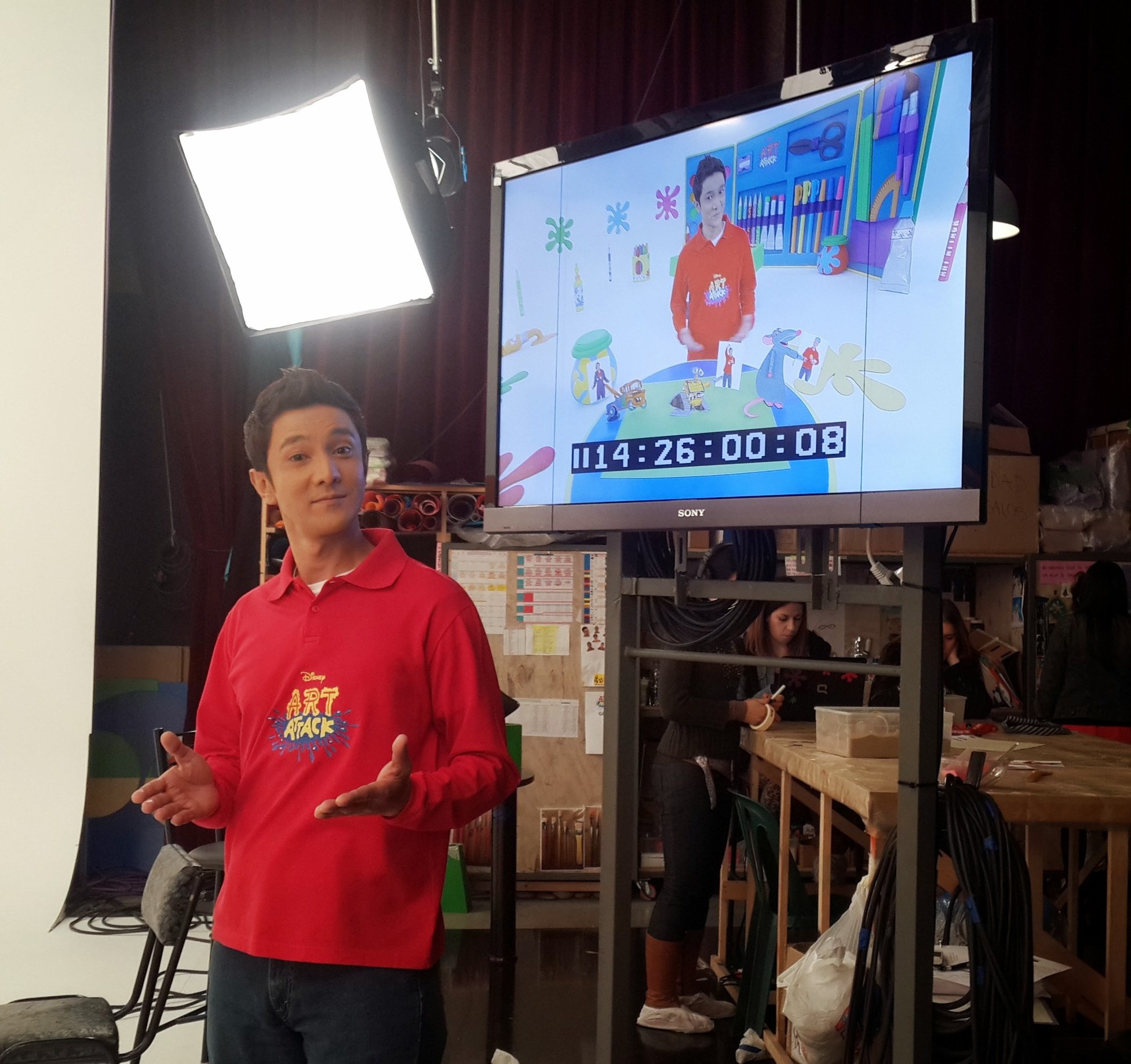 Qi Razali on Twitter: "Ni masa shoot Art Attack circa 2014 :) 3 seasons  with Disney Art Attack Asia. YouTube Art Attack Asia and watch la kalau  nak. Hahaha https://t.co/drpDKTdpAC" / Twitter