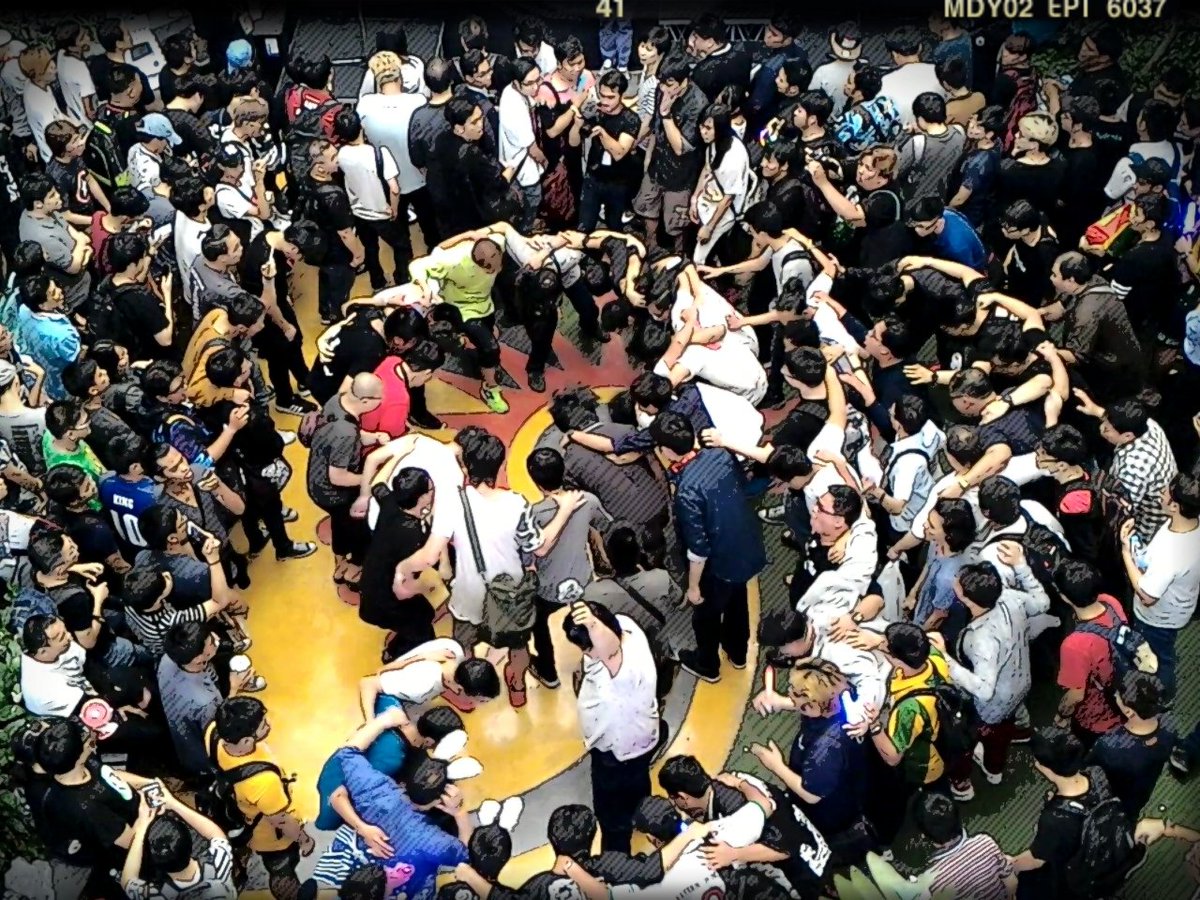 natsutago's tweet image. ช่วงบันทึกเสียงยิงมิกซ์ คนผ่านไปผ่านมาในงานอาจจะเข้าใจว่ามาบูมรับน้องกันก็ได้นะ 55555 ขอบคุณทุกแรงเชียร์ที่มอบสีสันน้า #เสียงแหบไปด้วยกัน #gosweat #sweat16