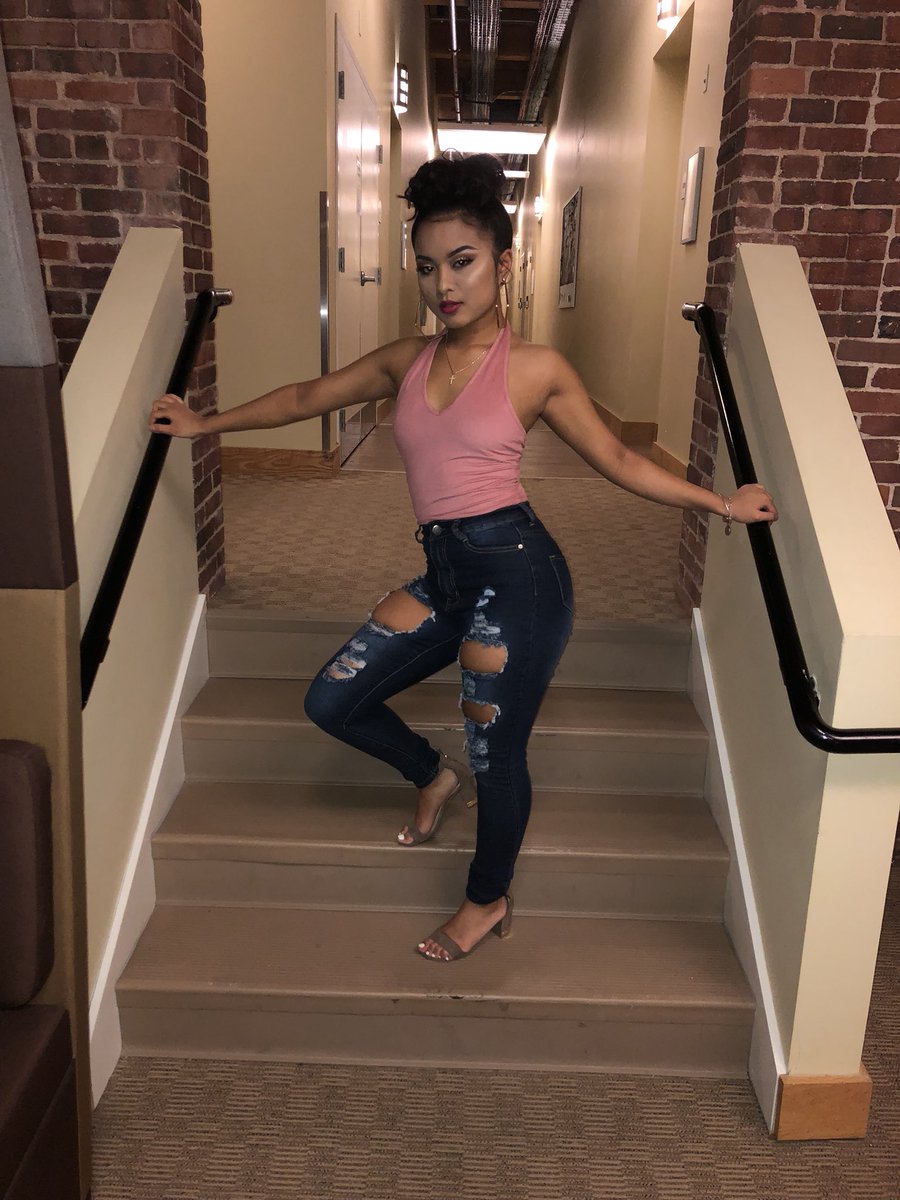 doseofmami's tweet photo. This my only good sideeee https://t.co/bgQlXEBWKR