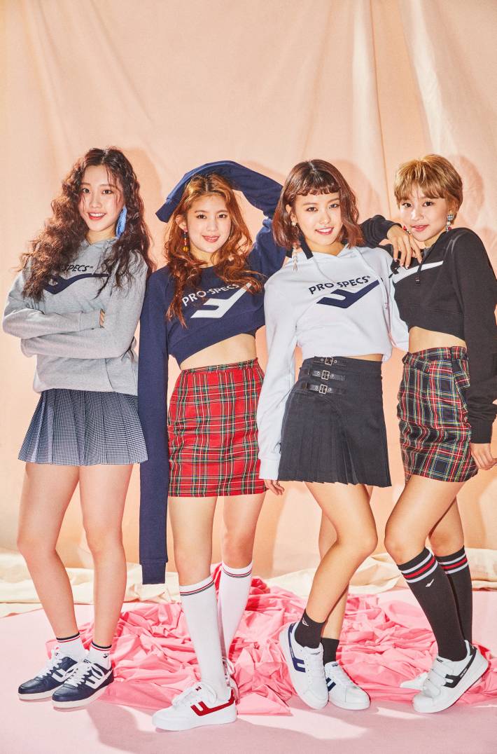 MMLD_Official's tweet photo. 모모랜드 #하이컷 미공개 사진!!  
NO5. 📸

#모모랜드 #MOMOLAND #뿜뿜
#프로스펙스오리지널 #ProspecsOriginal
#프로스펙스오리지널X모모랜드 
#ProspecsOriginalXMomoland https://t.co/OXh1Ub6c1V