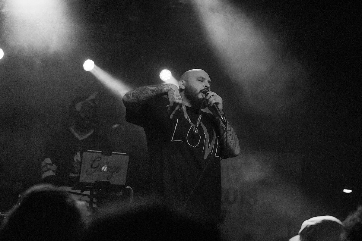 RSike's tweet photo. Rap game Bane. @Dro_fe #NARCOWAVE 🌊🌊🌊 https://t.co/LswDTHX7pk