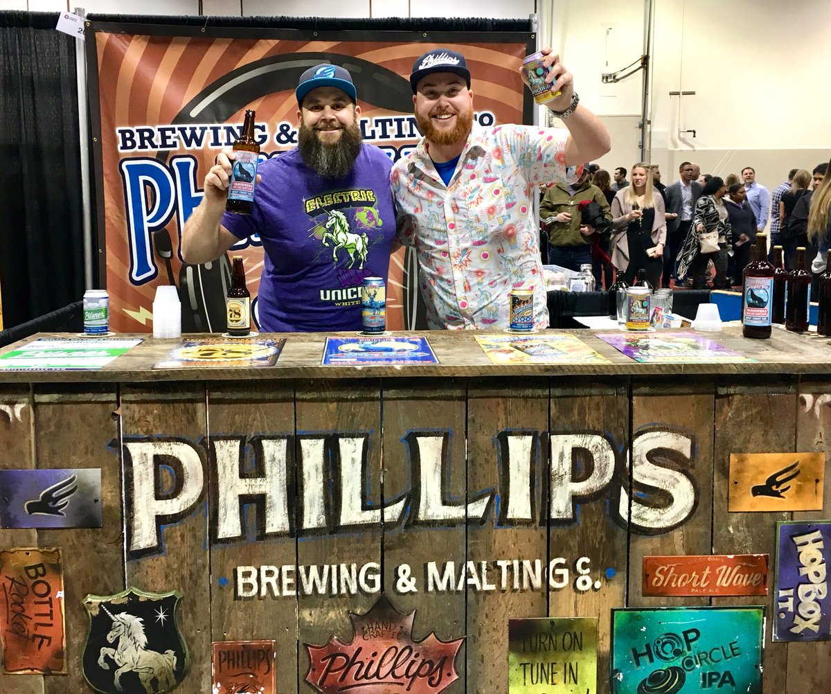 phillipsbeer's tweet photo. #Cheers to the @CoopWineSpirits #GrapeEscape2018 🍻 @AB_JayBee & @rugbyguy08 have a 👌👌👌 lineup of our craft brews for you thirsty folks tonight including the @YamnuskaWDSanct #BenefitBrew 👍 https://t.co/fzdLVZEN4x