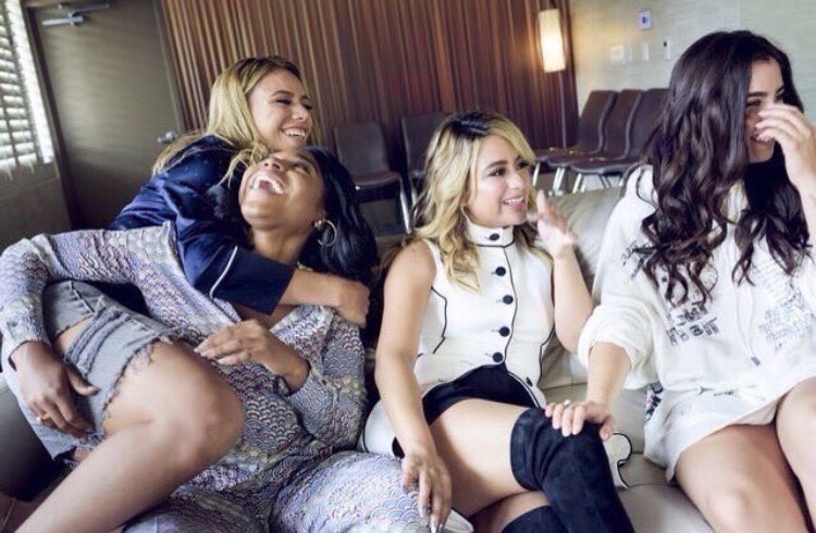louisediniz_'s tweet photo. AHHHH EU TÔ TÃO FELIZ! Somos tão unidos pela felicidade das nossas meninas! 
Somos lendas.
#FavMusicalGroup #FavMusicalGroupFifthHarmony #KCA https://t.co/5XzoTSkt3U