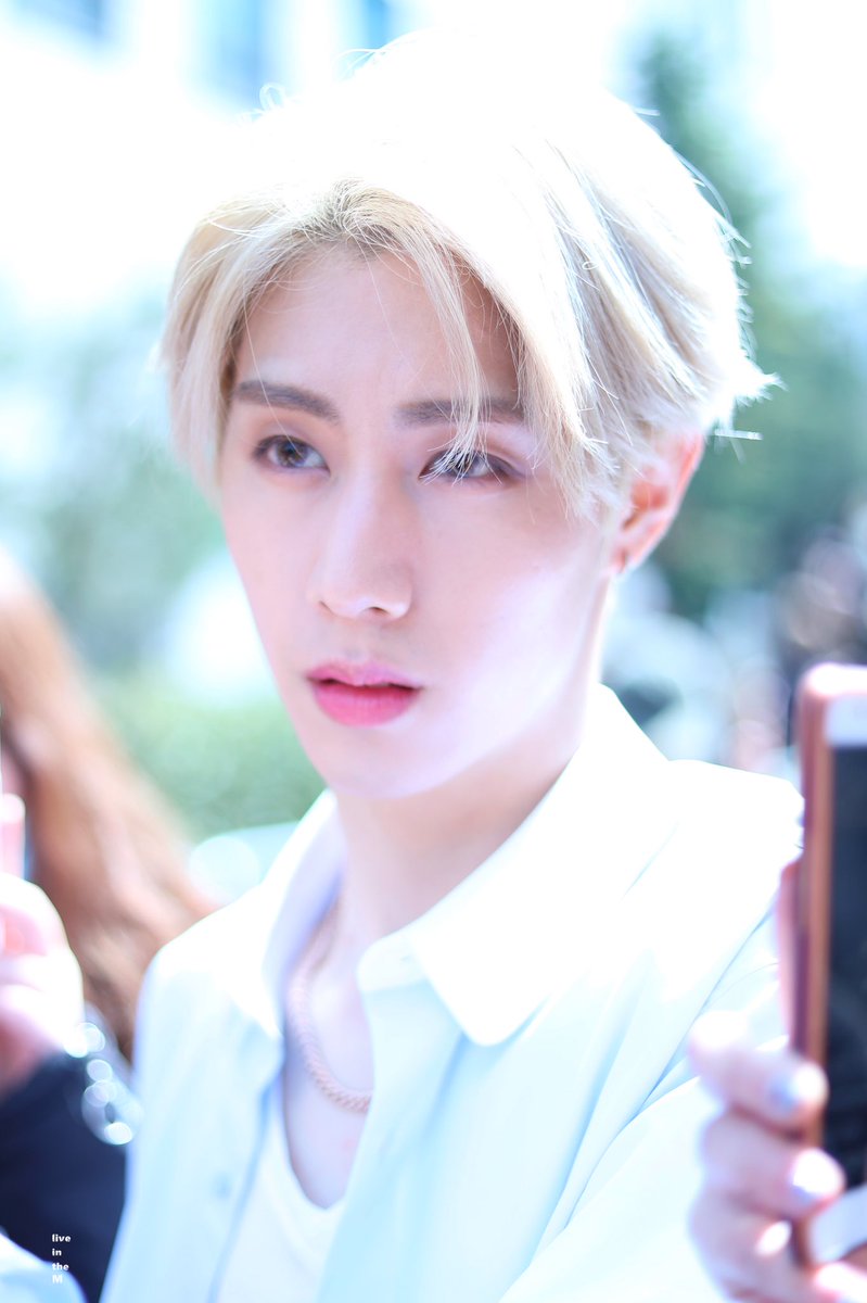 LiveInTheM's tweet image. 180323 뮤뱅 [HQ]

#GOT7 #갓세븐 #마크 #Mark #段宜恩