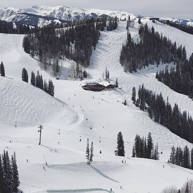ColoradoMediaCo's tweet photo. Spring skiing is the best skiing on #aspenmountain @aspensnowmass https://t.co/5ZoXfYcZBS https://t.co/onARHNngfz