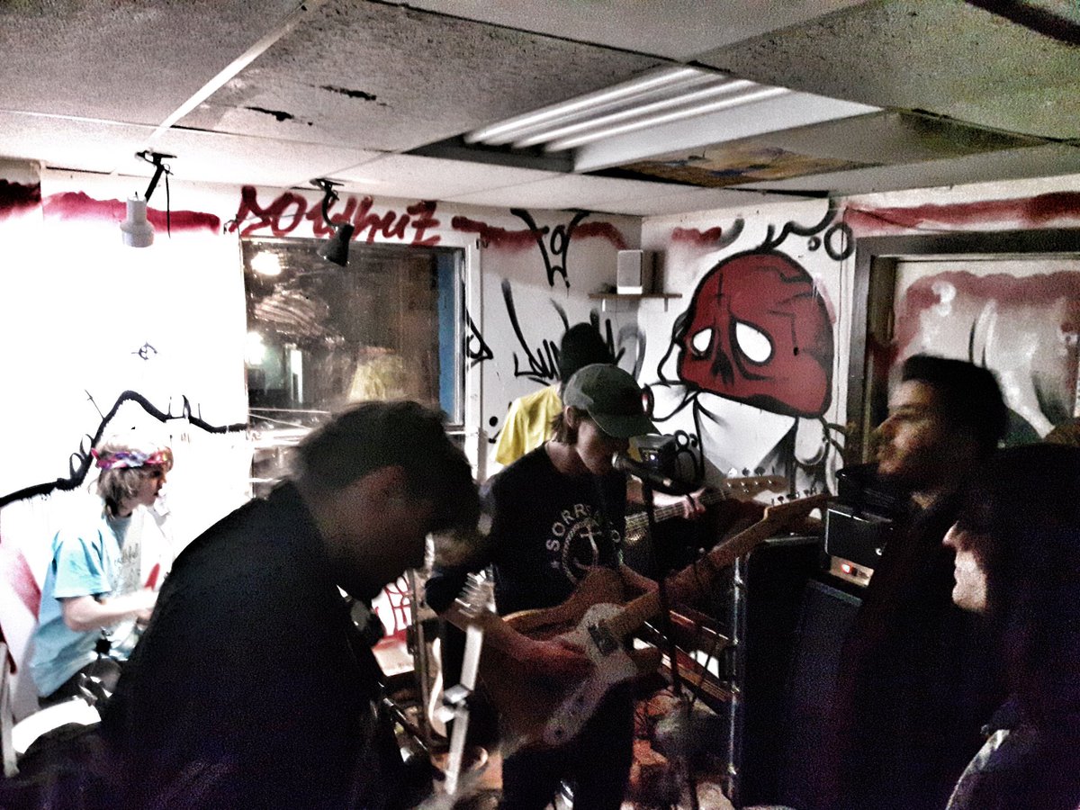 FeelingIndigo87's tweet photo. Seen @castlefieldband in the smallest venue on planet earth. It was actually rad as fuck. #Castlefield #Emo #OttawaEmo #CanadianEmo #PopPunk https://t.co/3tckhc5p6u