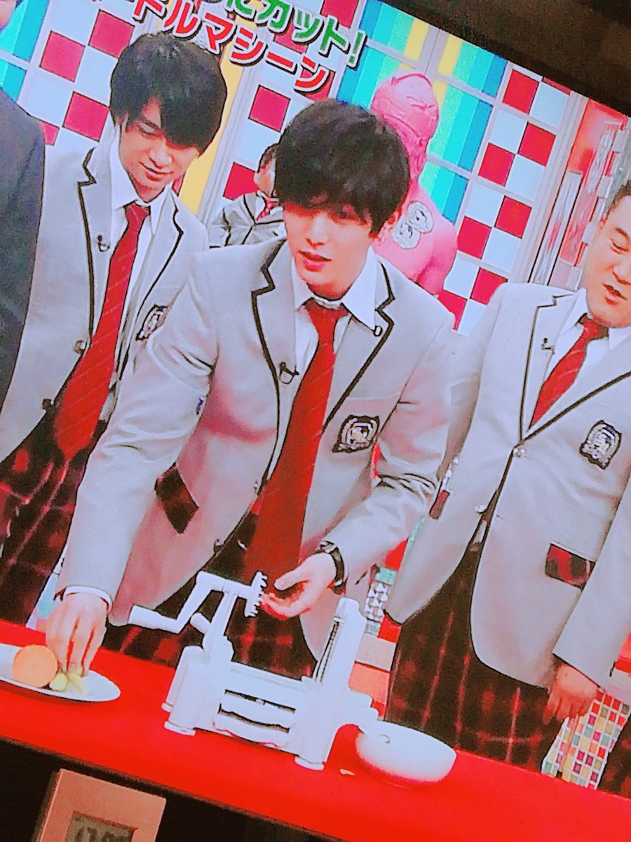 aaaaa__jmp_'s tweet photo. 今日も安定のやまちね♡
近すぎ♡♡

#スクール革命 
#やまちね 
#山田涼介
#知念侑李 https://t.co/32EGljtBez